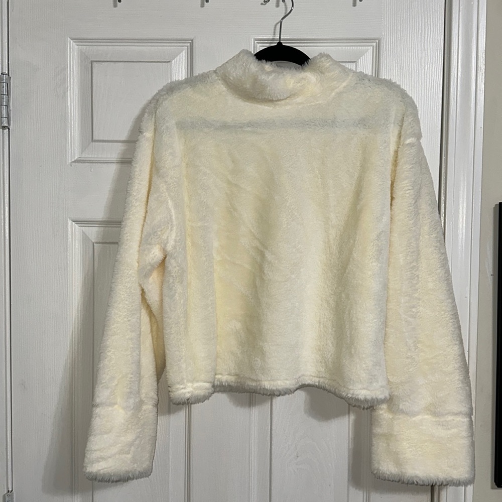 Fuzzy Sweater ⛄️